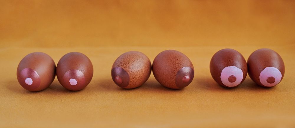 Juckende Brustwarzen: bemalte Eier die verschiedene Brustwarzen symbolisieren